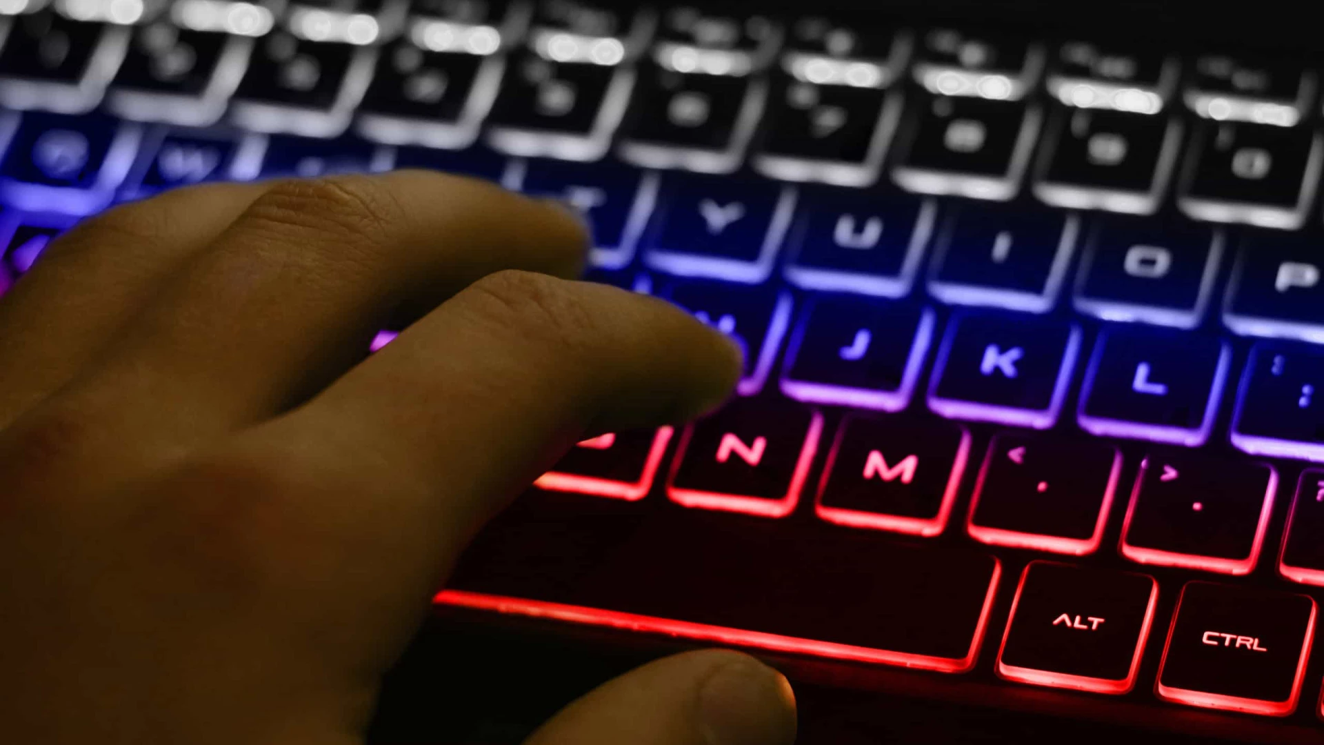 Ciberataque "severo" atinge infraestruturas críticas de Singapura