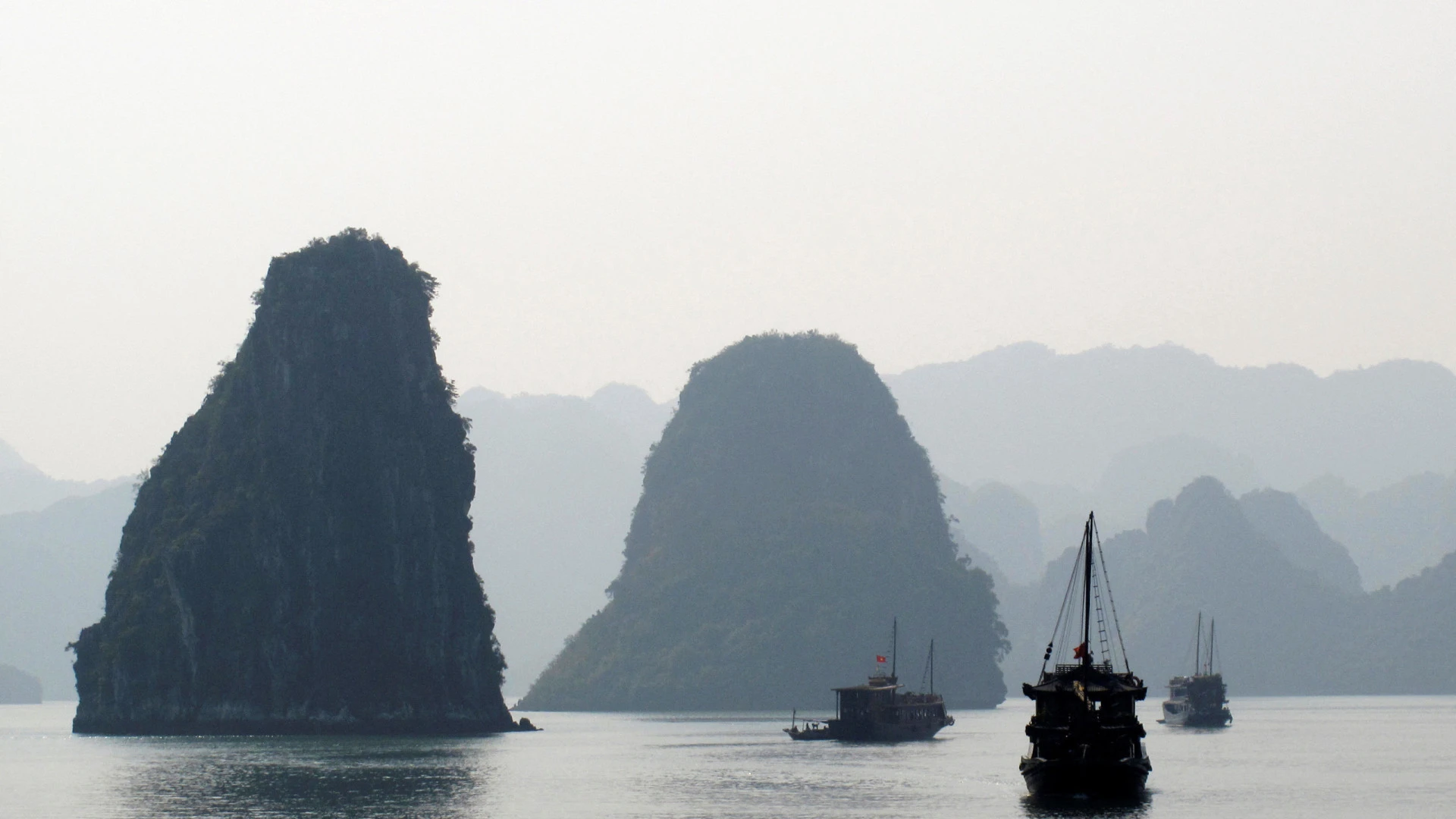 Tragédia na Baía de Ha Long: barco turístico naufraga com 27 vítimas mortais