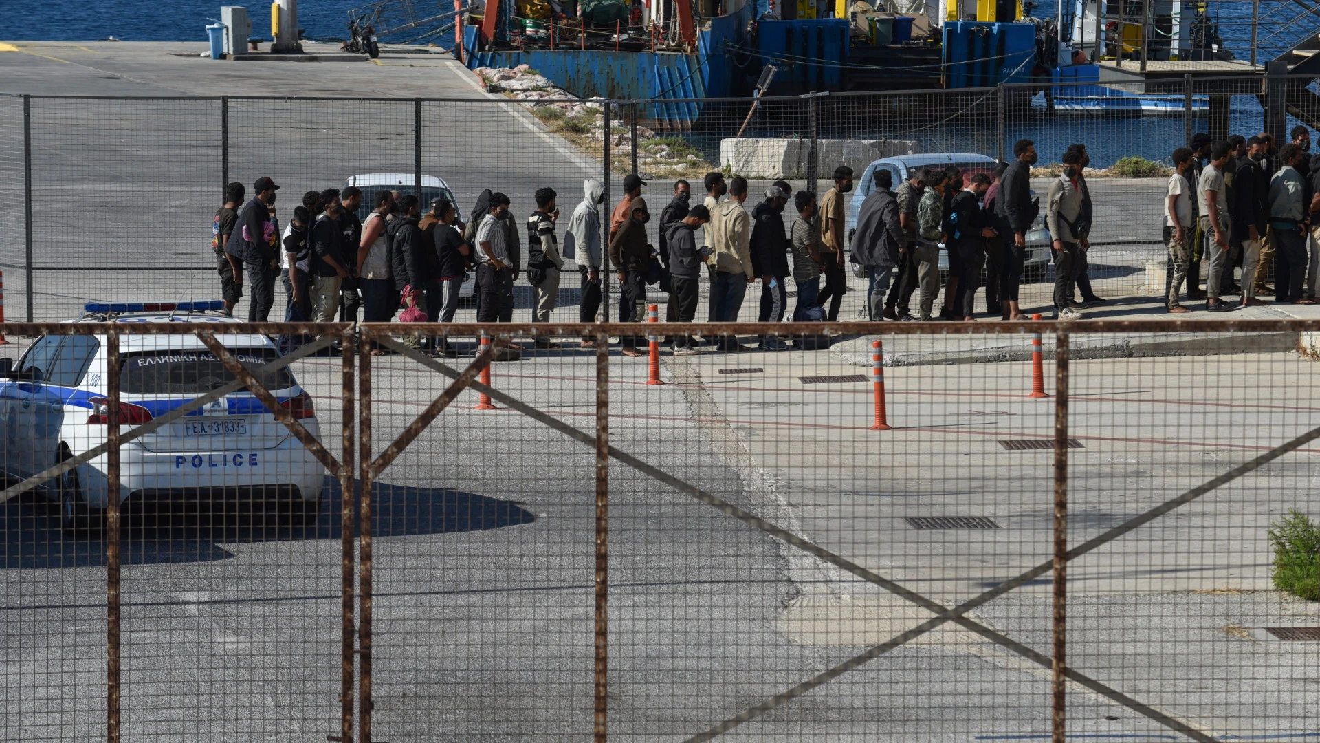 Grécia inicia detenções de migrantes após suspensão temporária de asilo