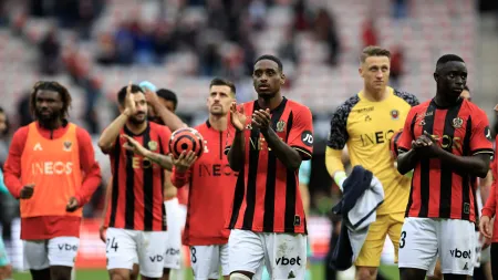 Farioli mira reforços no meio-campo do FC Porto