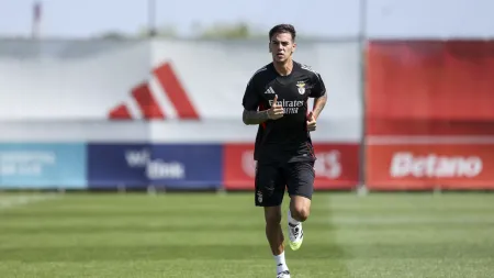 Enzo Barrenechea já se junta ao Benfica na preparação para a Supertaça
