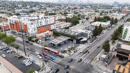 Condutor que provocou atropelamento em Los Angeles é detido após ser baleado