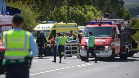 Bombeiros ameaçam suspender uso de ambulâncias do INEM por falta de pagamento