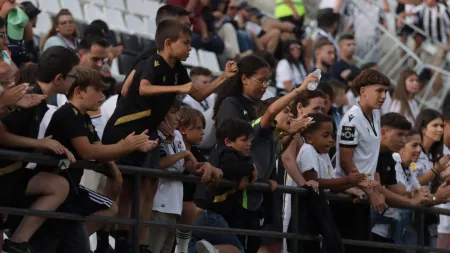 AVS e Vitória de Guimarães encontram-se na final da Póvoa de Varzim