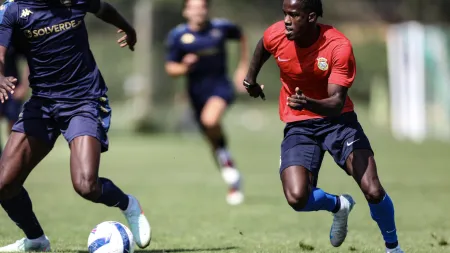 Alverca triunfa sobre Estoril Praia em jogo amigável