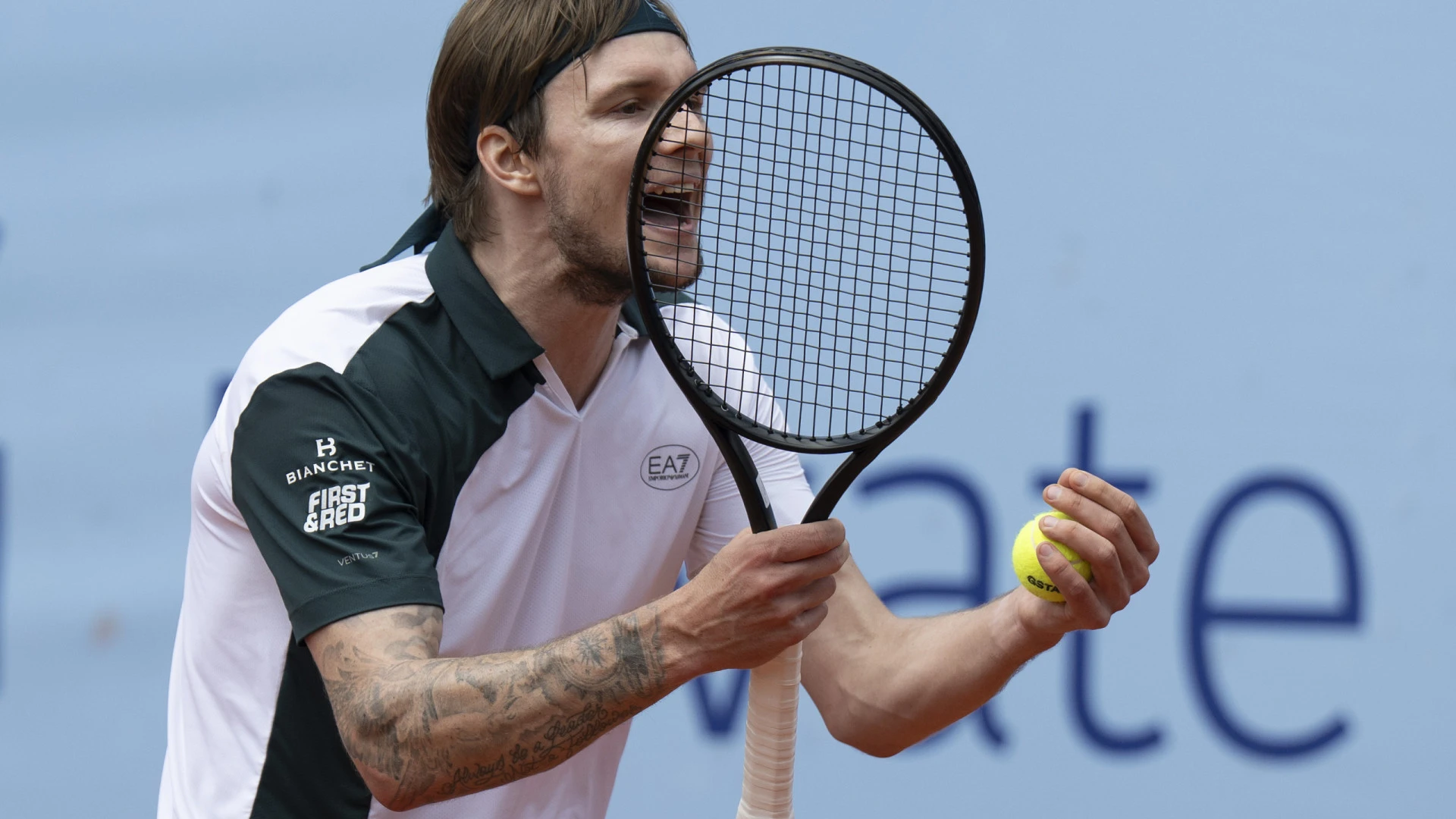 Bublik conquista primeiro título de terra batida em Gstaad