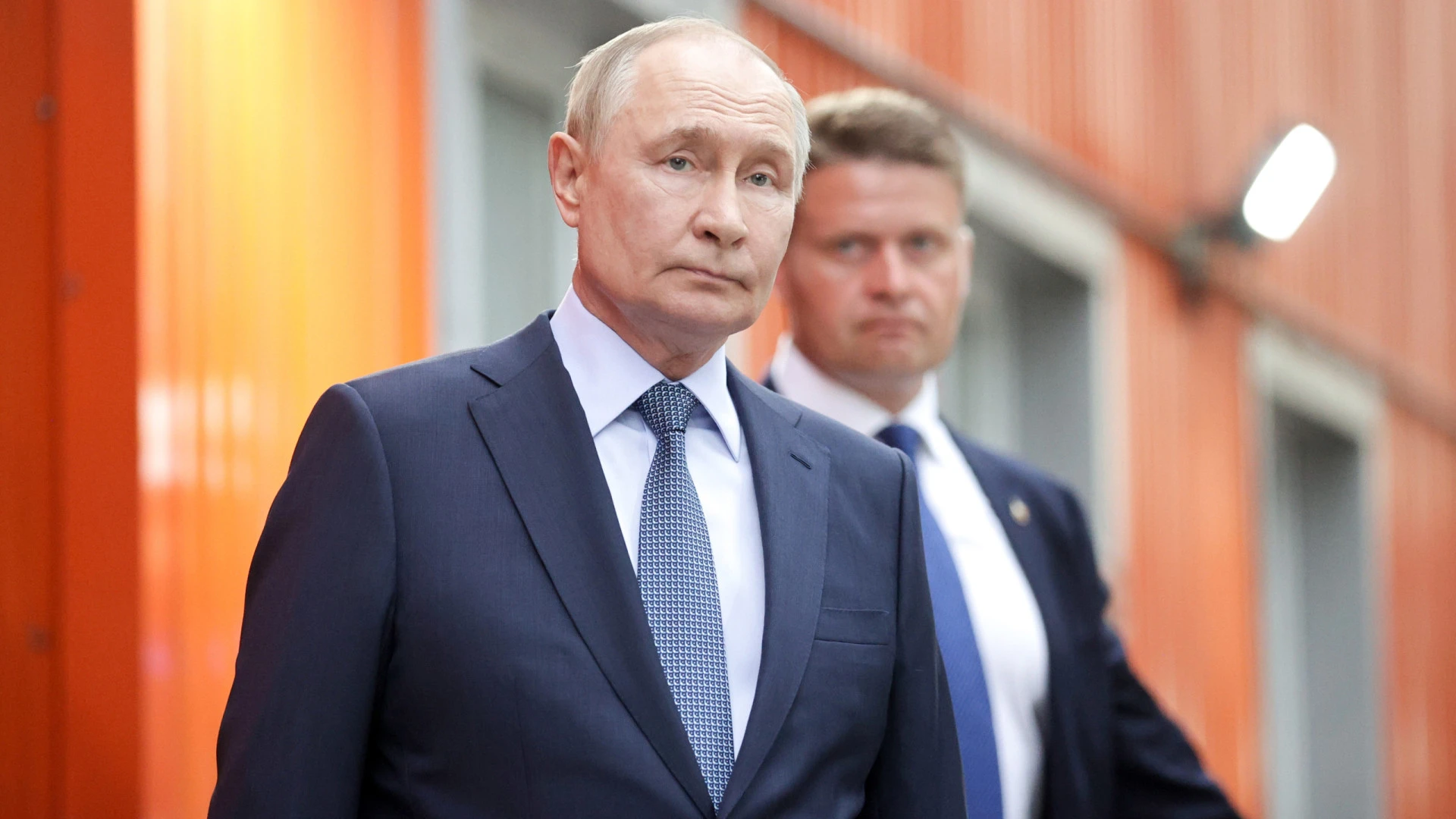 Putin dialoga com conselheiro iraniano sobre nuclear