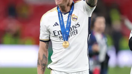 Kroos defende-se e esclarece: "Não foi pela minha saída que o Real Madrid perdeu força"