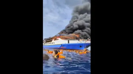 Incêndio em navio de passageiros obriga evacuação de centenas na Indonésia