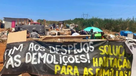 Moradores do Talude Militar continuam sem abrigo após demolições
