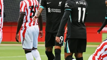 Liverpool brilha em pré-época com triunfo convincente, Darwin Núñez destaca-se