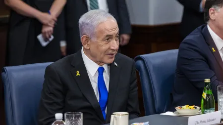 Audiências de Netanyahu adiadas para setembro devido a problemas de saúde