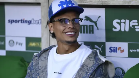 Richard Ríos prepara-se para nova etapa após despedida marcada pela emoção