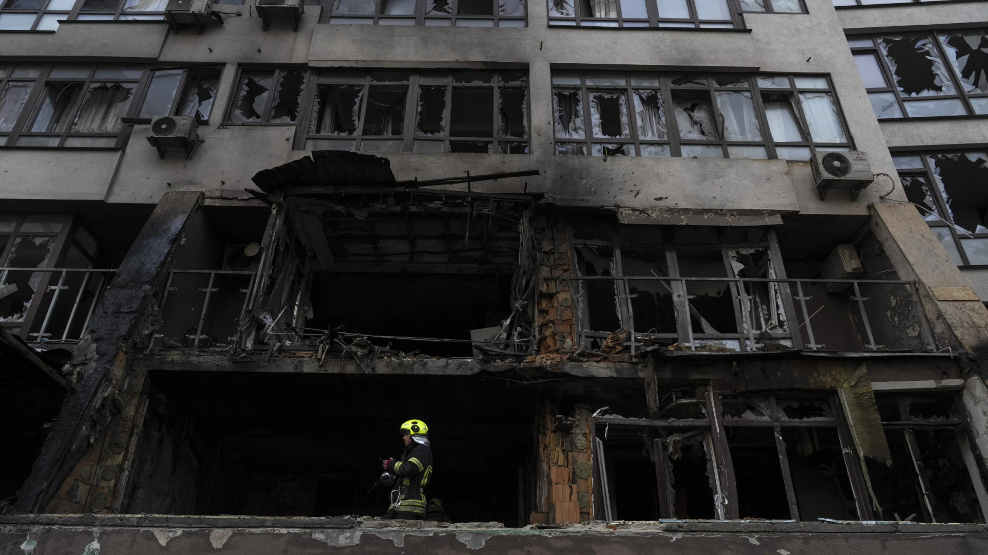 Ataques russos em Kiev causam um morto e feridos, com danos em infraestruturas