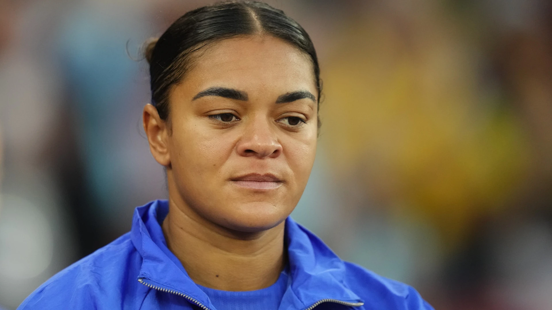 "Infantino condena ataques racistas a Jess Carter e apela à união no futebol"