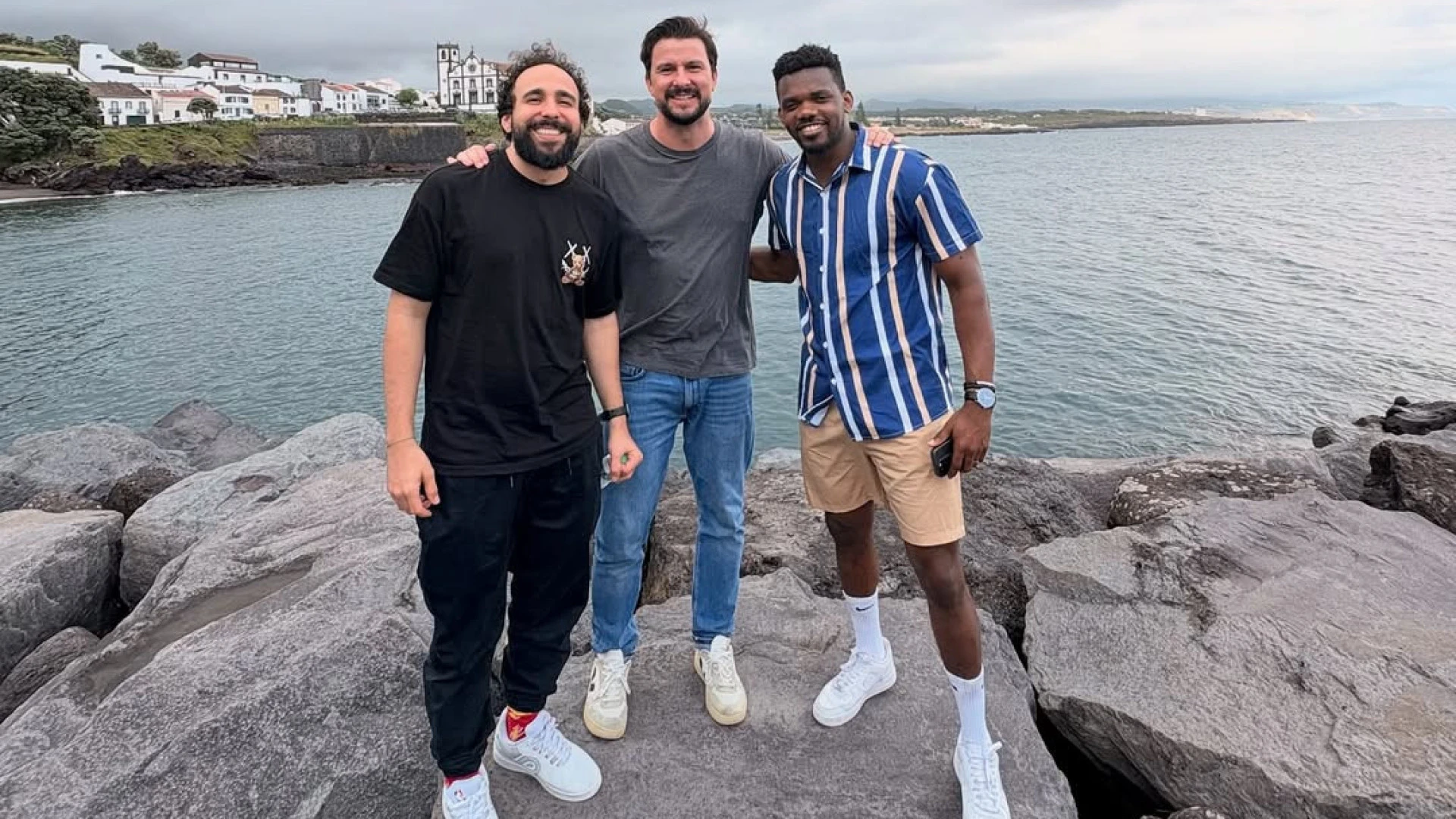 Regresso tumultuoso dos humoristas a Portugal após percalços em Moçambique