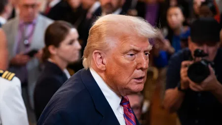 Trump ameaça com suspensão de estádio se nomes dos clubes não forem alterados