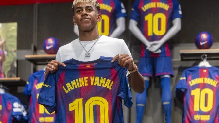 Lamine Yamal é o novo '10' do Barcelona, seguindo os passos de lendas