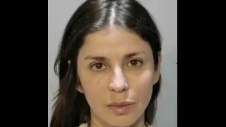 Mulher detida por agressão após a morte de galinha em acidente
