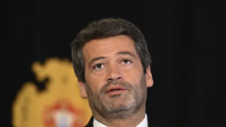 "André Ventura opõe-se à recondução de Centeno no Banco de Portugal"