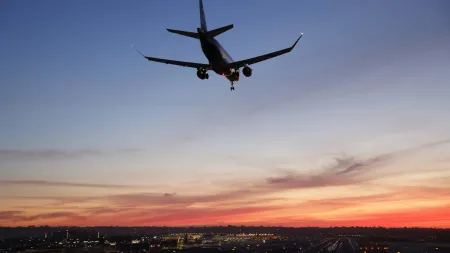 Piloto de avião evita colisão com bombardeiro graças a manobra drástica