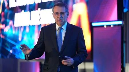 Seguro critica distrações políticas que afastam cidadãos
