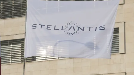 Desafios para a Stellantis: prejuízos significativos e mudanças estratégicas