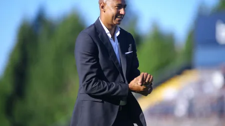 Luisão reflete sobre carreira no Benfica após Simão Sabrosa assumir direção técnica