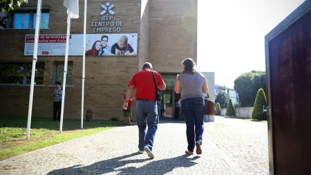 Desemprego entre casais regista ligeira descida homóloga em junho