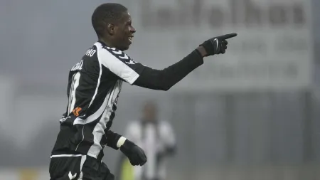 Lucas João regressa ao Nacional após uma década de ausência