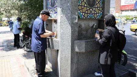 Teerão em alerta: Onda de calor leva ao encerramento de serviços públicos e privados