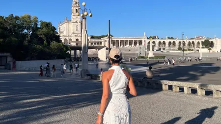 Georgina Rodríguez celebra fé no Santuário de Fátima entre devotos