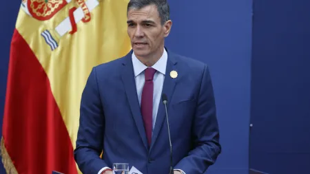 Pedro Sánchez apela à unidade dos governos progressistas contra o "ódio e a desinformação"