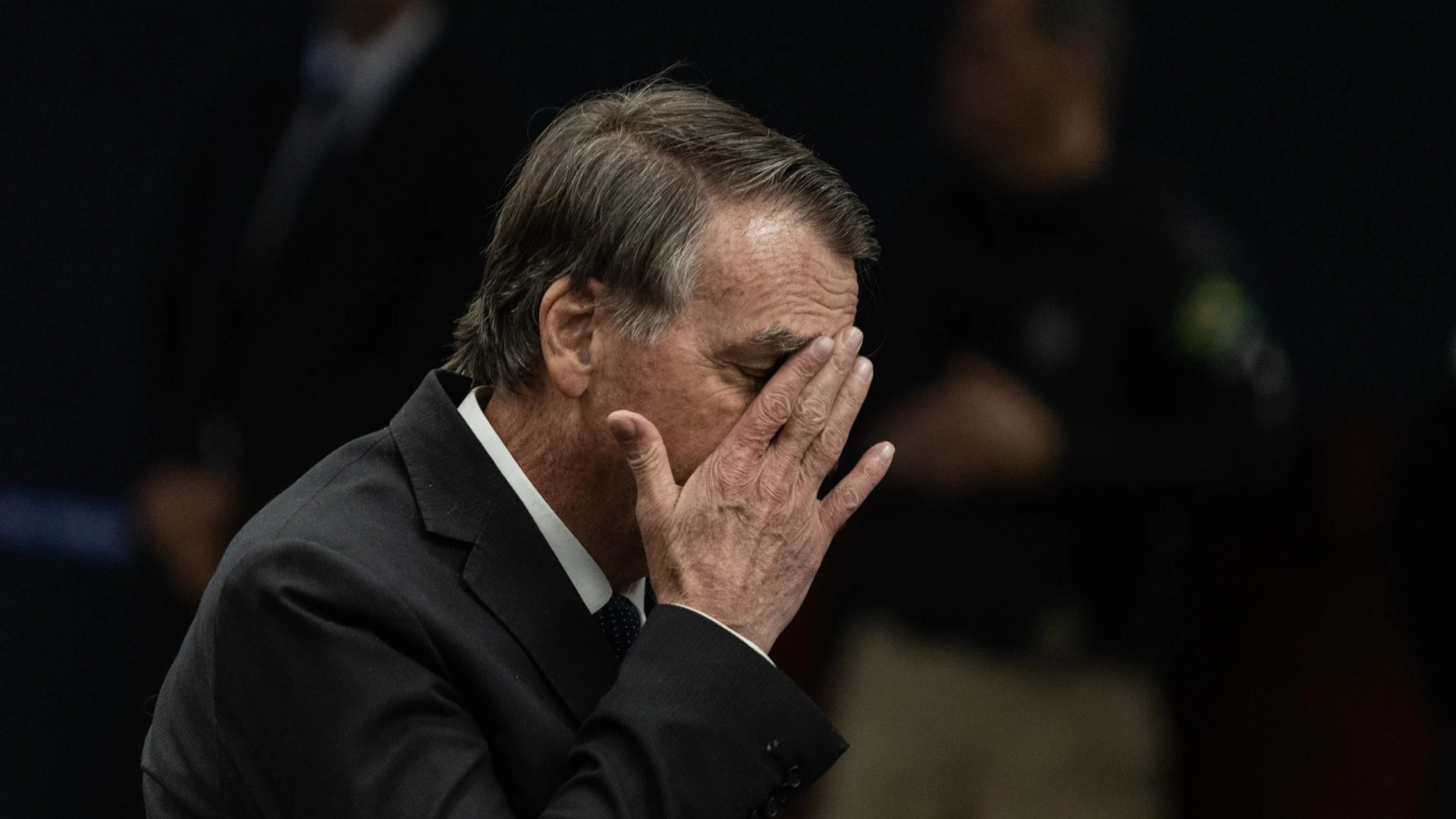 Restrições Pesadas para Bolsonaro: Entrevistas Proibidas nas Redes Sociais