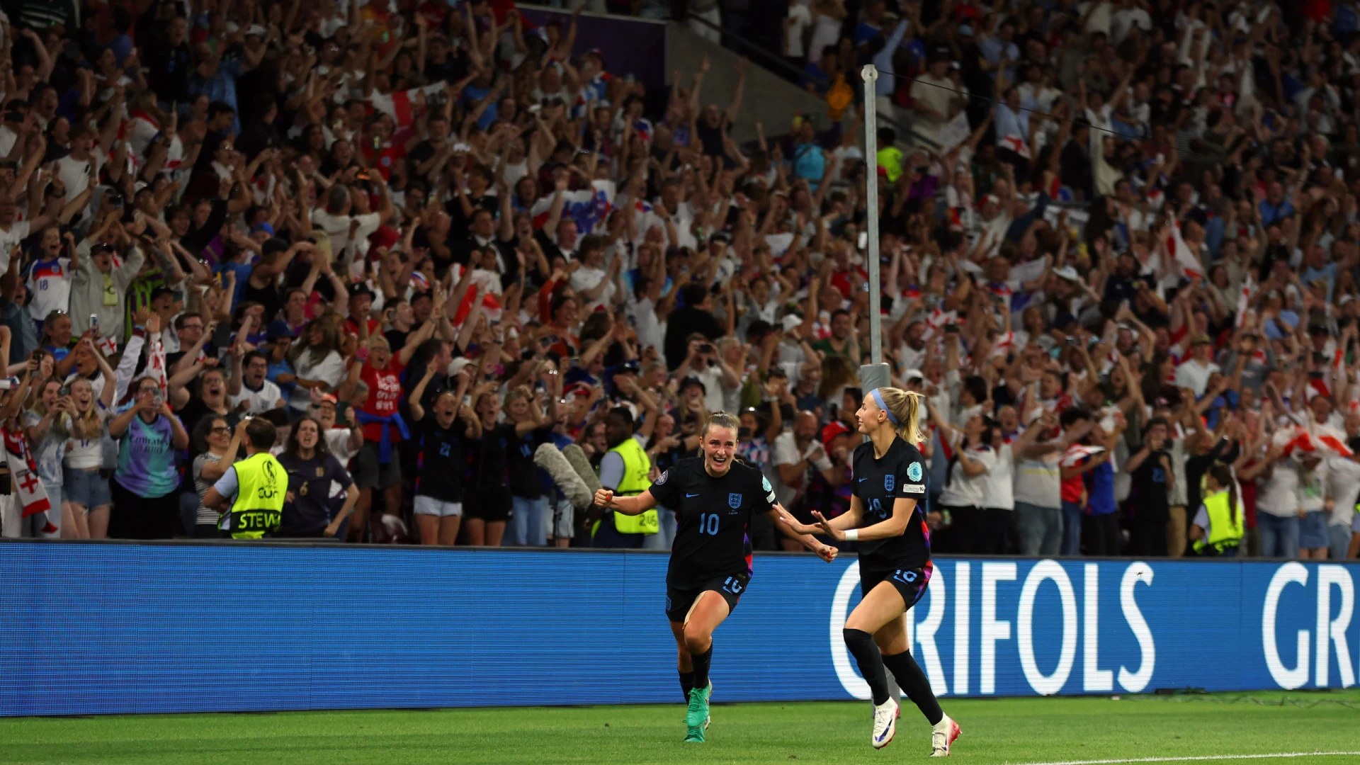 Inglaterra avança para a final do Euro feminino após emocionante reviravolta