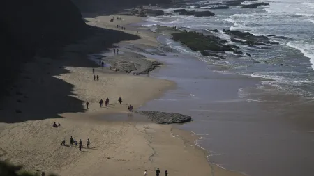 Acidente fatal na praia do Magoito: mulher perde a vida após queda de falésia
