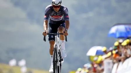 Van der Poel deixa Volta a França por questões de saúde