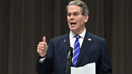 Bessent defende continuidade de Jerome Powell na Reserva Federal