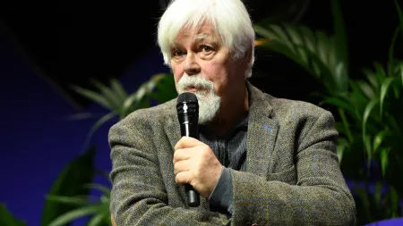 Interpol revoga "alerta vermelho" contra Paul Watson, co-fundador da Greenpeace