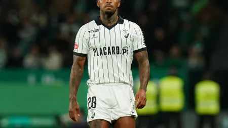 Pastor abandona Farense e assina pelo CSKA Sófia