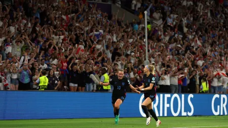 Inglaterra avança para a final do Euro feminino após emocionante reviravolta
