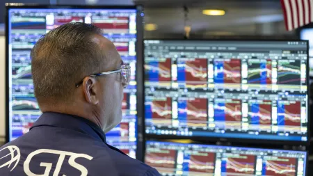 Wall Street em espera enquanto S&P500 atinge novo patamar