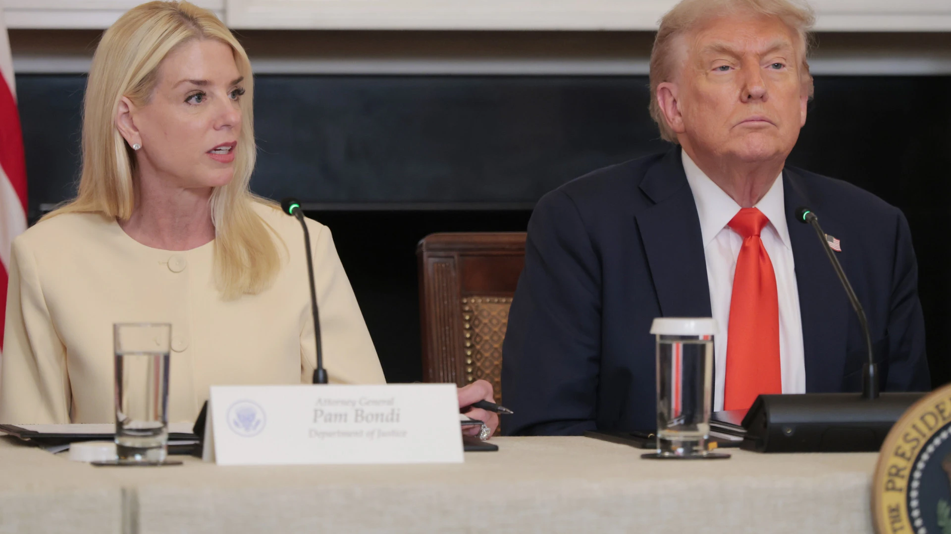 Trump informado sobre ligação a Epstein em reunião secreta