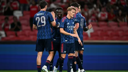 Arsenal triunfa sobre AC Milan em particular com Leão à frente