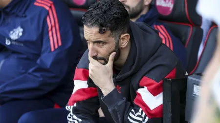 Manchester United em busca de um novo avançado: Amorim aguarda decisões
