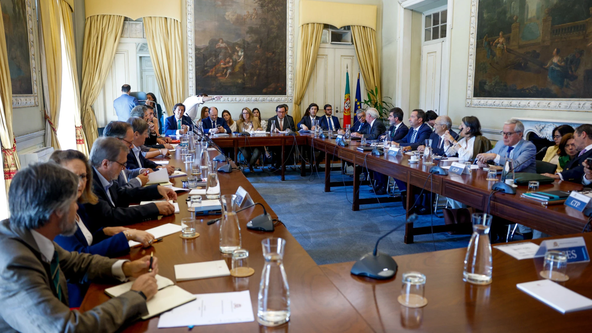 Reforma laboral gera elogios e críticas entre patrões e sindicatos