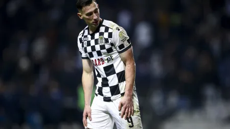 Róbert Bozenik deixa Boavista para se juntar ao Stoke City