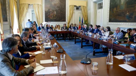 Reforma laboral gera elogios e críticas entre patrões e sindicatos