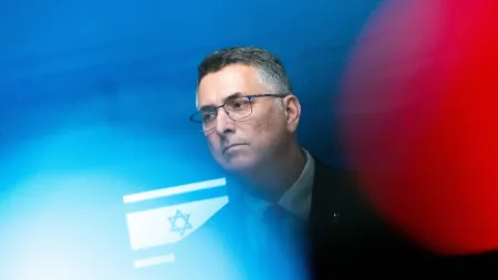 França de Macron enfrenta críticas de Israel após reconhecimento da Palestina
