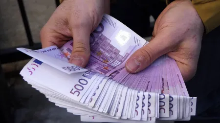 Desaceleração no crescimento dos depósitos de particulares continua por oitavo mês consecutivo